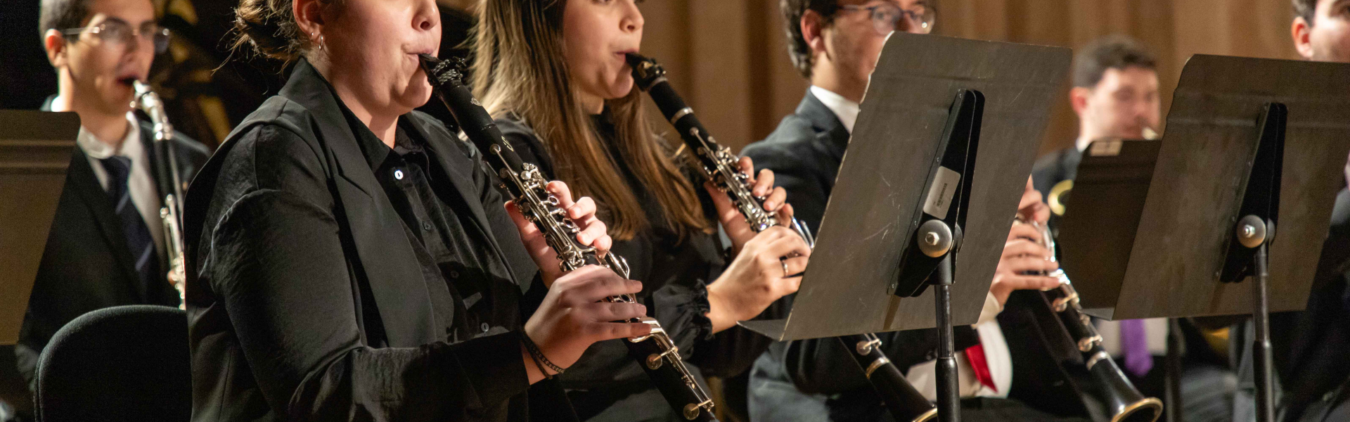 imagem ilustrativa do naipo de clarinetes da orquestra de sopros da esml